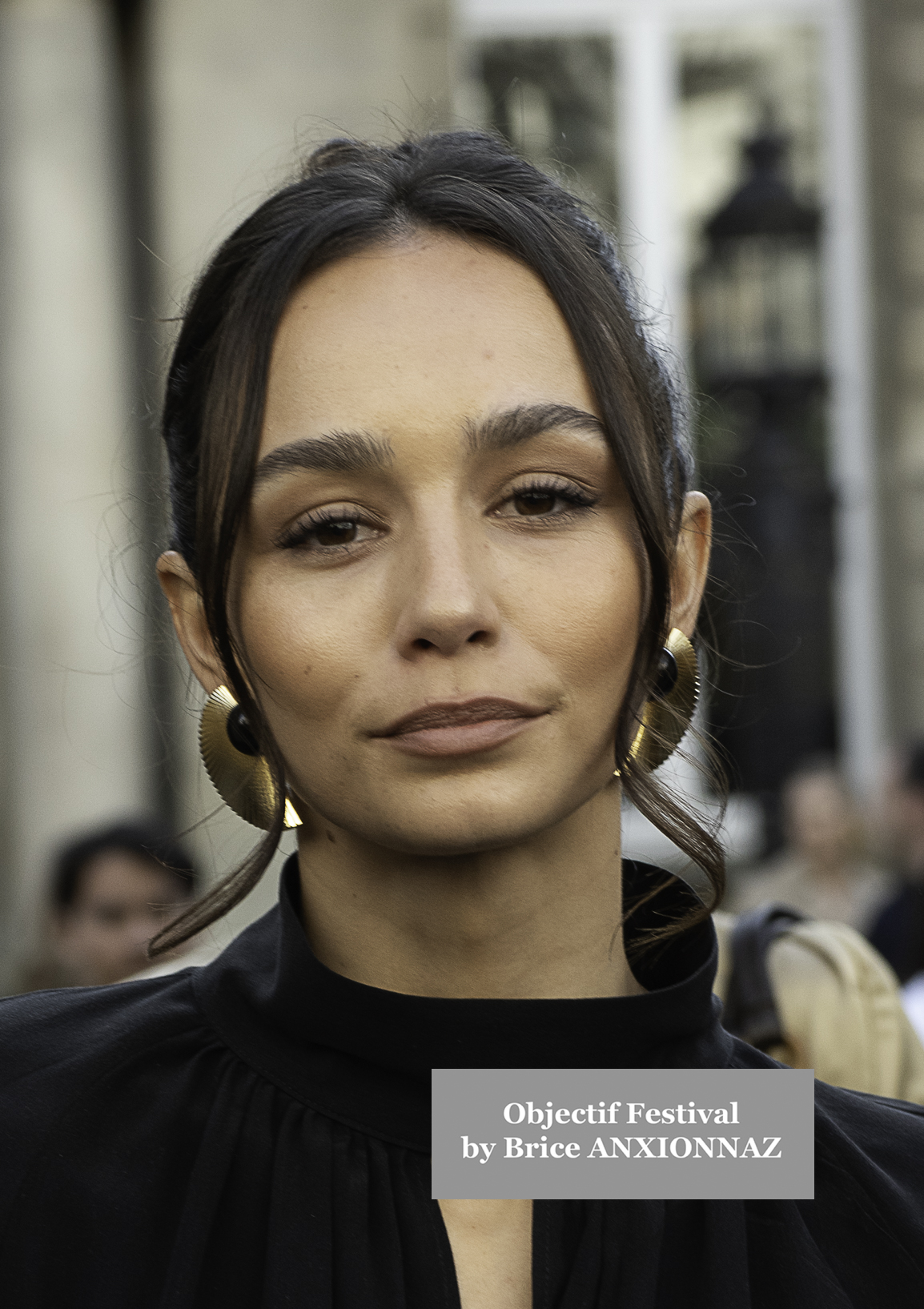 Photo streetstyle de Mary Charteris -  Streetstyle photos of guest arrivals at the Nina Ricci show lors du défilé Nina Ricci Spring 2025 à Streetstyle-photos-of-guest-arrivals-at-the-Nina-Ricci-show, Paris Fashion Week le 7 March 2025 par Brice ANXIONNAZ (Objectif Festival)